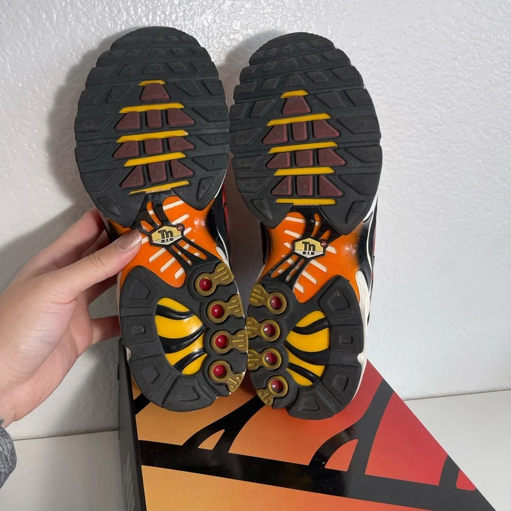 Nike AIRMAX Plus Sunset Sneakers Black and Orange Flame GS - Picture 10 of 11